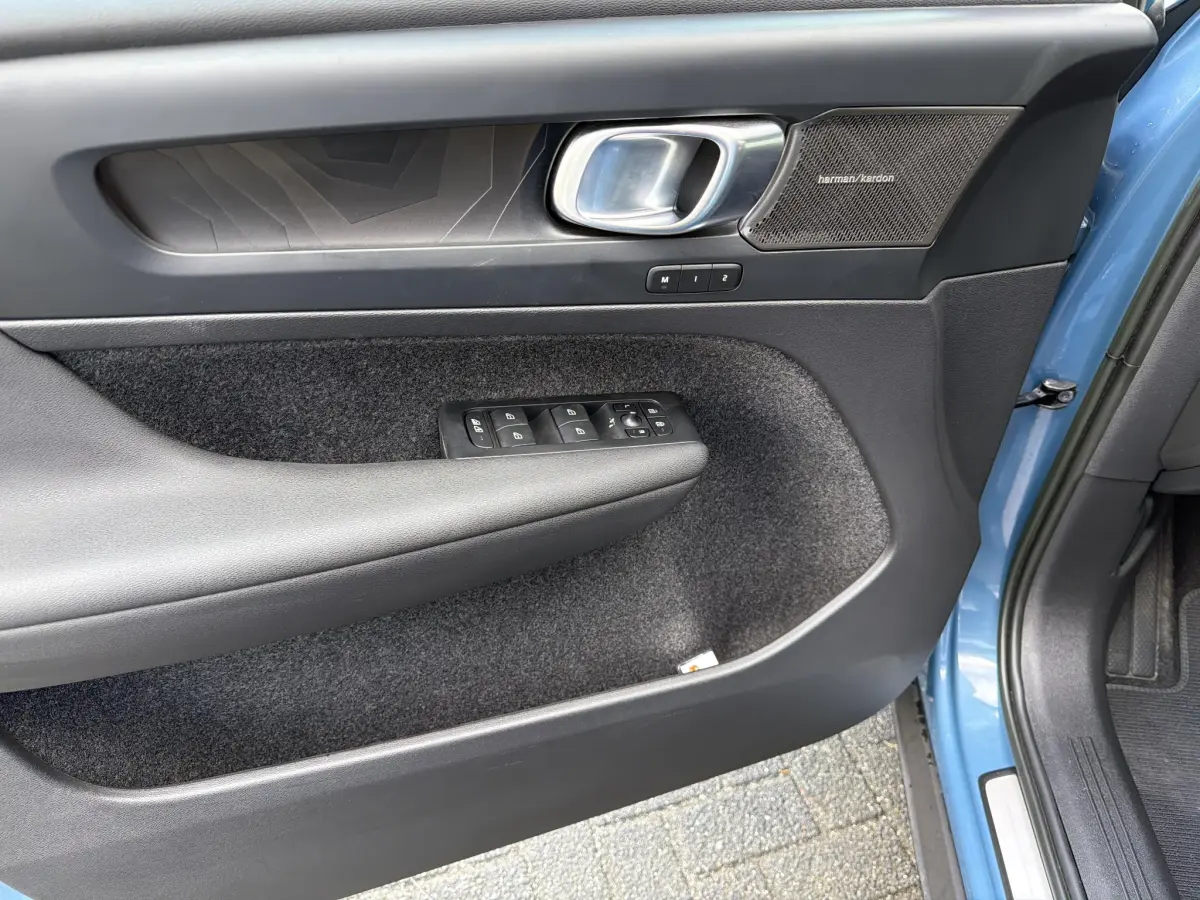 XC40 1.5 T5 Plug-in hybrid Ultimate Dark | Panodak