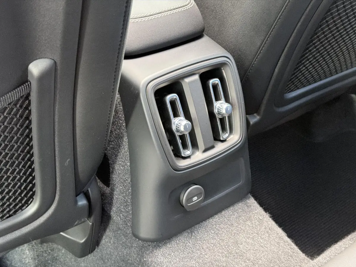 XC40 1.5 T5 Plug-in hybrid Ultimate Dark | Panodak