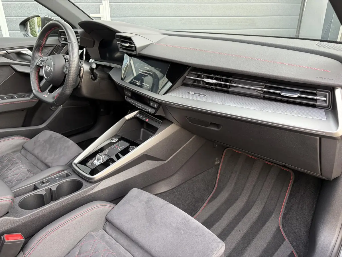 A3 Sportback 45 TFSI e S edition Competition | Pano | RS stoelen | B & O | Camera | Carbon pakket |