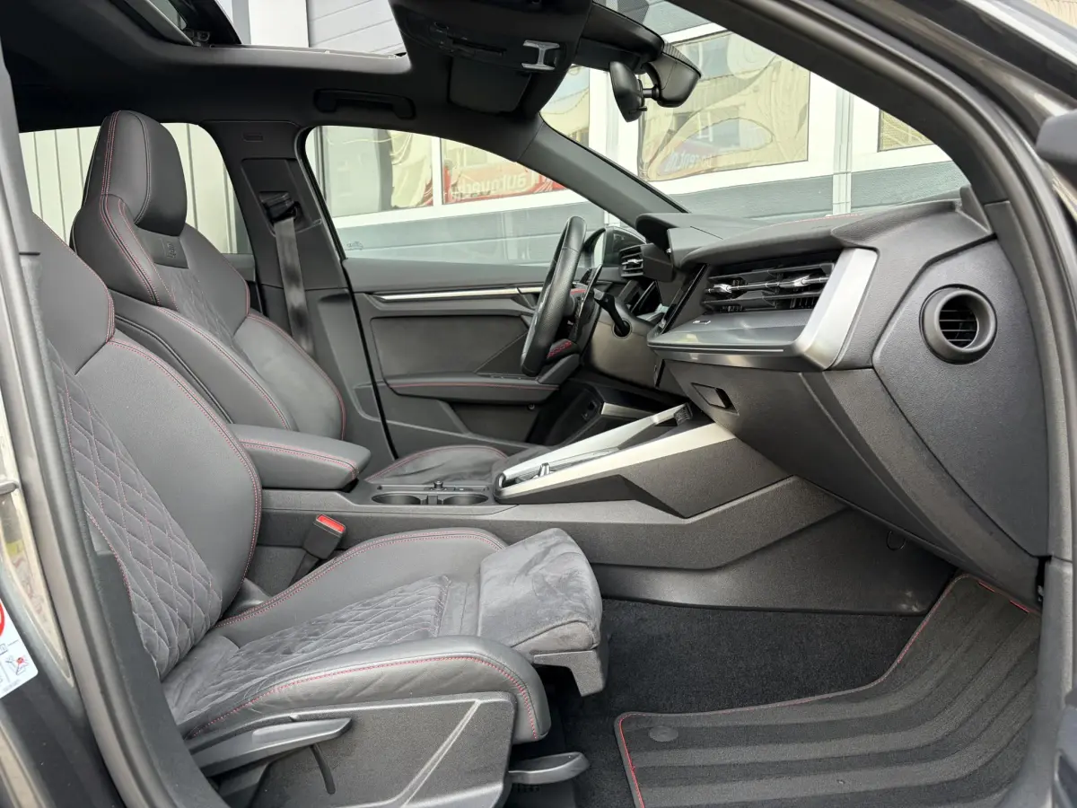 A3 Sportback 45 TFSI e S edition Competition | Pano | RS stoelen | B & O | Camera | Carbon pakket |
