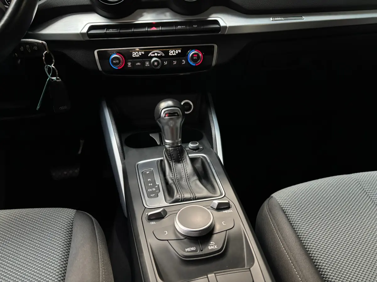 Q2 1.0 TFSI Sport Pro Line S / Navigatie
