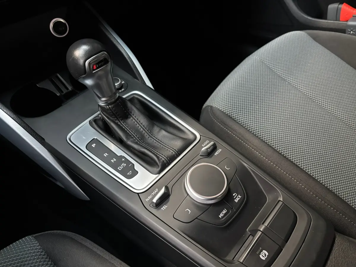 Q2 1.0 TFSI Sport Pro Line S / Navigatie
