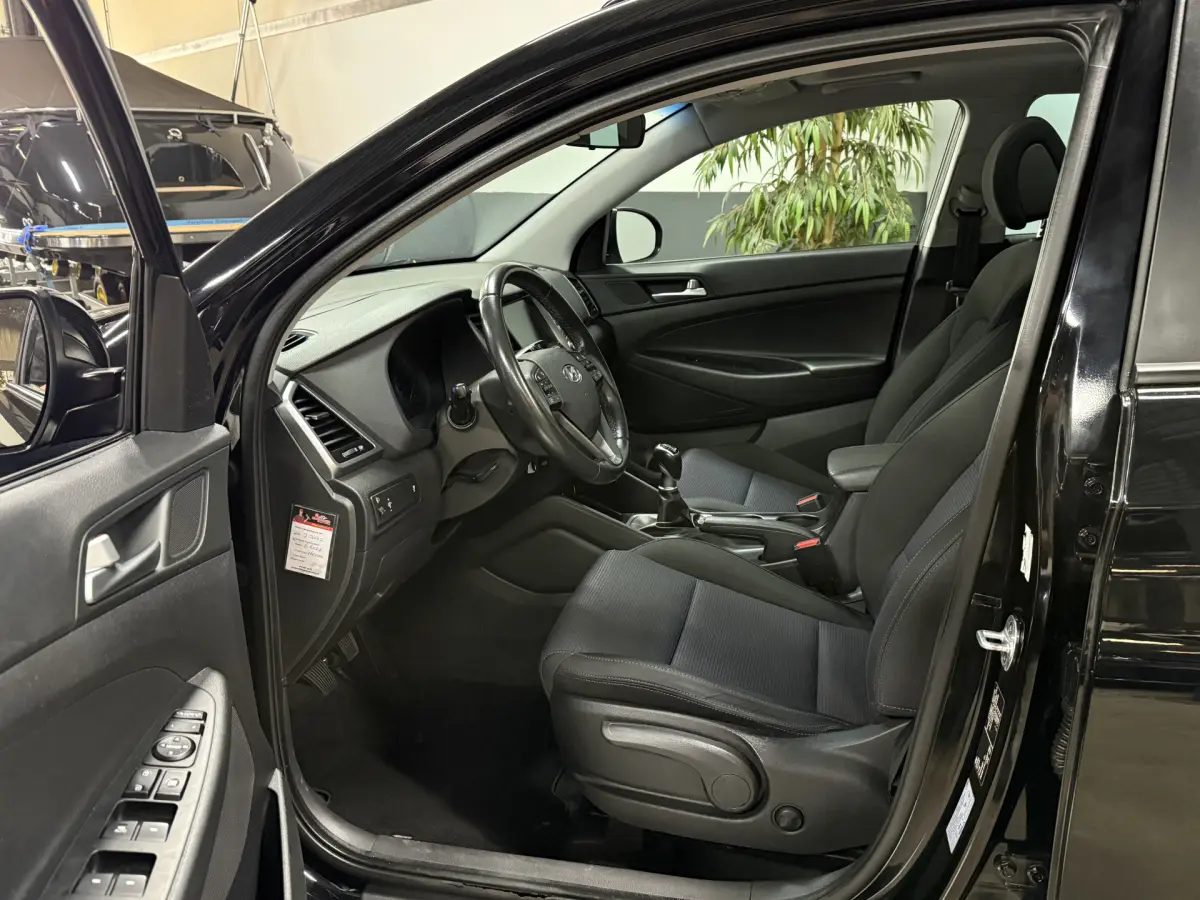 Tucson 1.6 T-GDi Comfort // 17 inch // Cruise // Navi