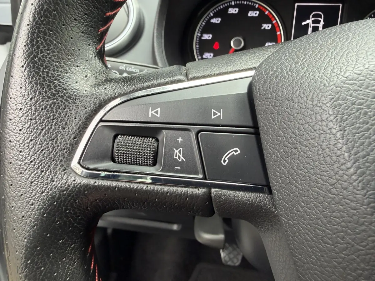 Ibiza 1.0 EcoTSI FR | LED | Stoelverwarming | Climate | Parkeer sensoren |