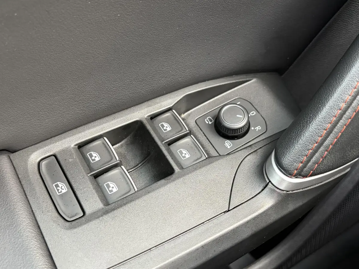 Leon 1.4 TSI eHybrid PHEV FR Business Intense | Pano | Virtual | Camera | LED | Elektrische Stoel | Sfeer